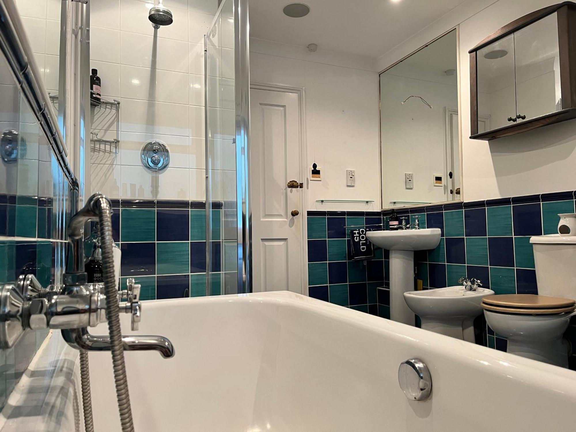 Stay At 'The Elms' In Tranquil Church Norton, Selsey - Ground Floor Bedroom, Own Private Bathroom, Quiet Beach, 2 Acre Garden By The Sea, On Edge Of Wildlife Nature Reserve Esterno foto