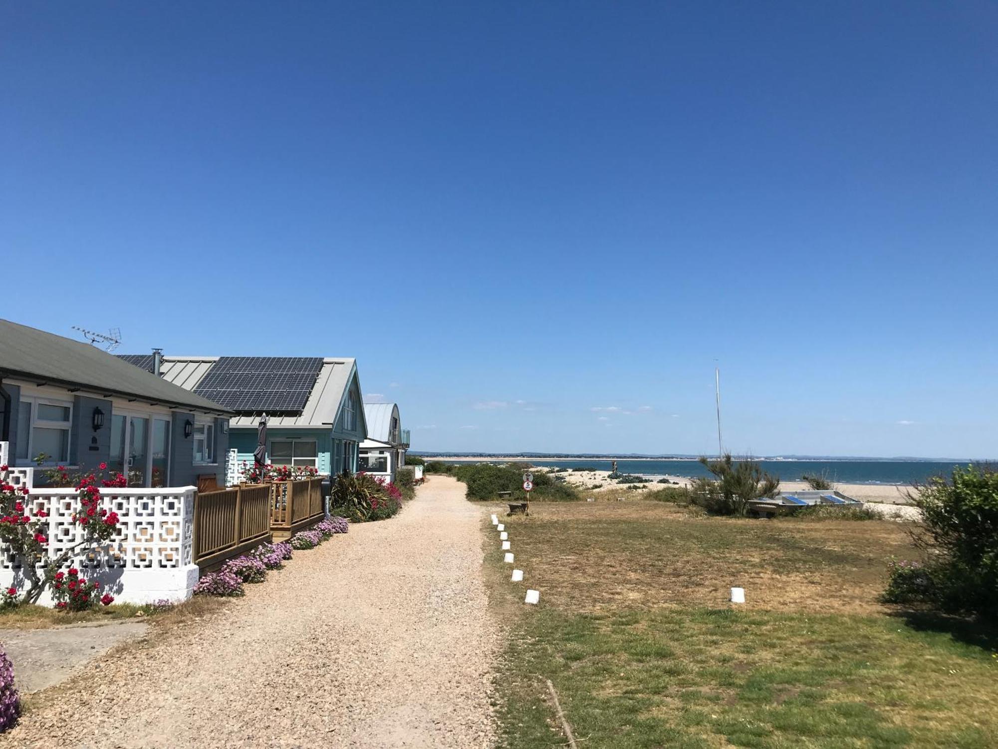Stay At 'The Elms' In Tranquil Church Norton, Selsey - Ground Floor Bedroom, Own Private Bathroom, Quiet Beach, 2 Acre Garden By The Sea, On Edge Of Wildlife Nature Reserve Esterno foto
