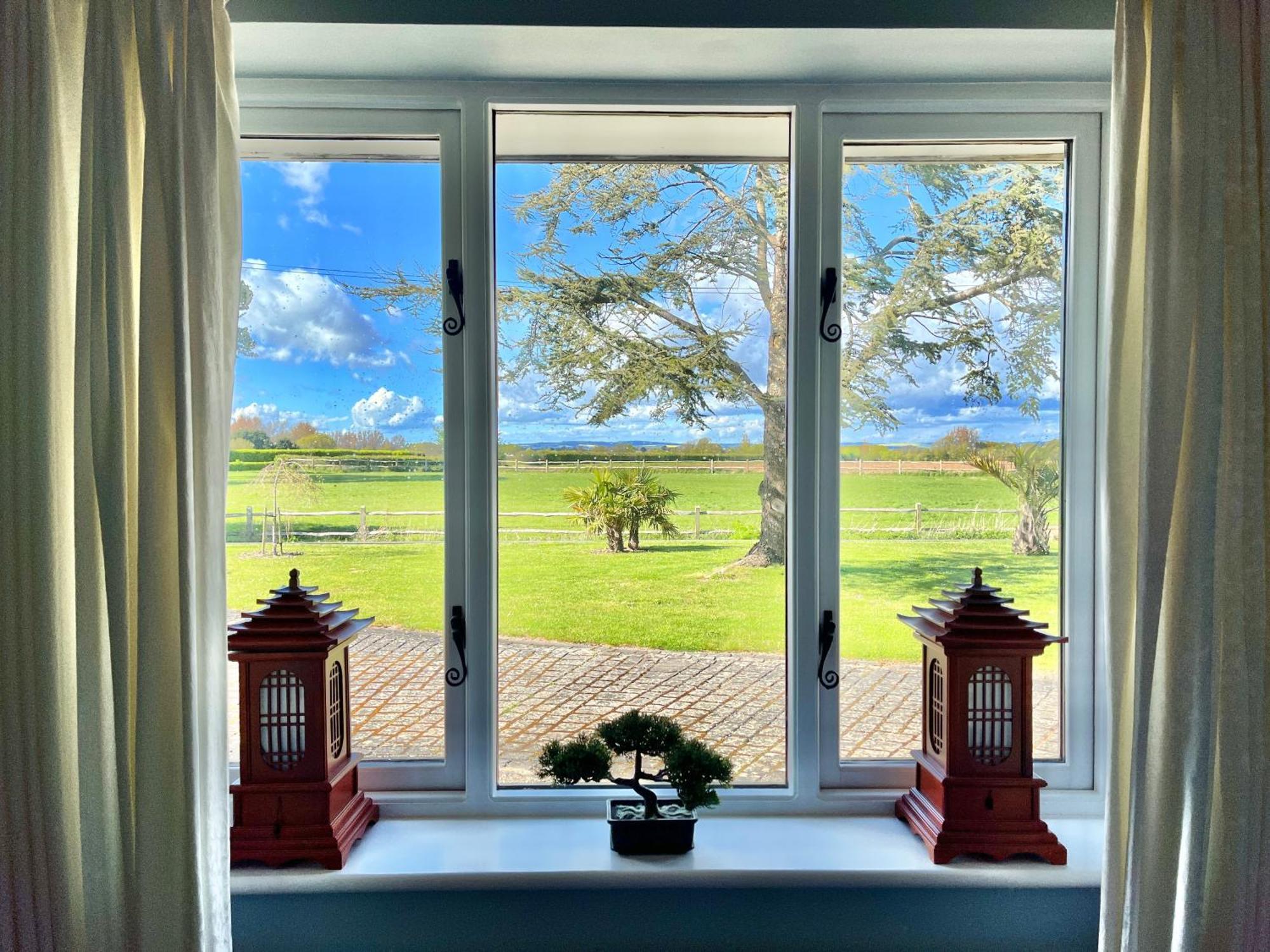 Stay At 'The Elms' In Tranquil Church Norton, Selsey - Ground Floor Bedroom, Own Private Bathroom, Quiet Beach, 2 Acre Garden By The Sea, On Edge Of Wildlife Nature Reserve Esterno foto
