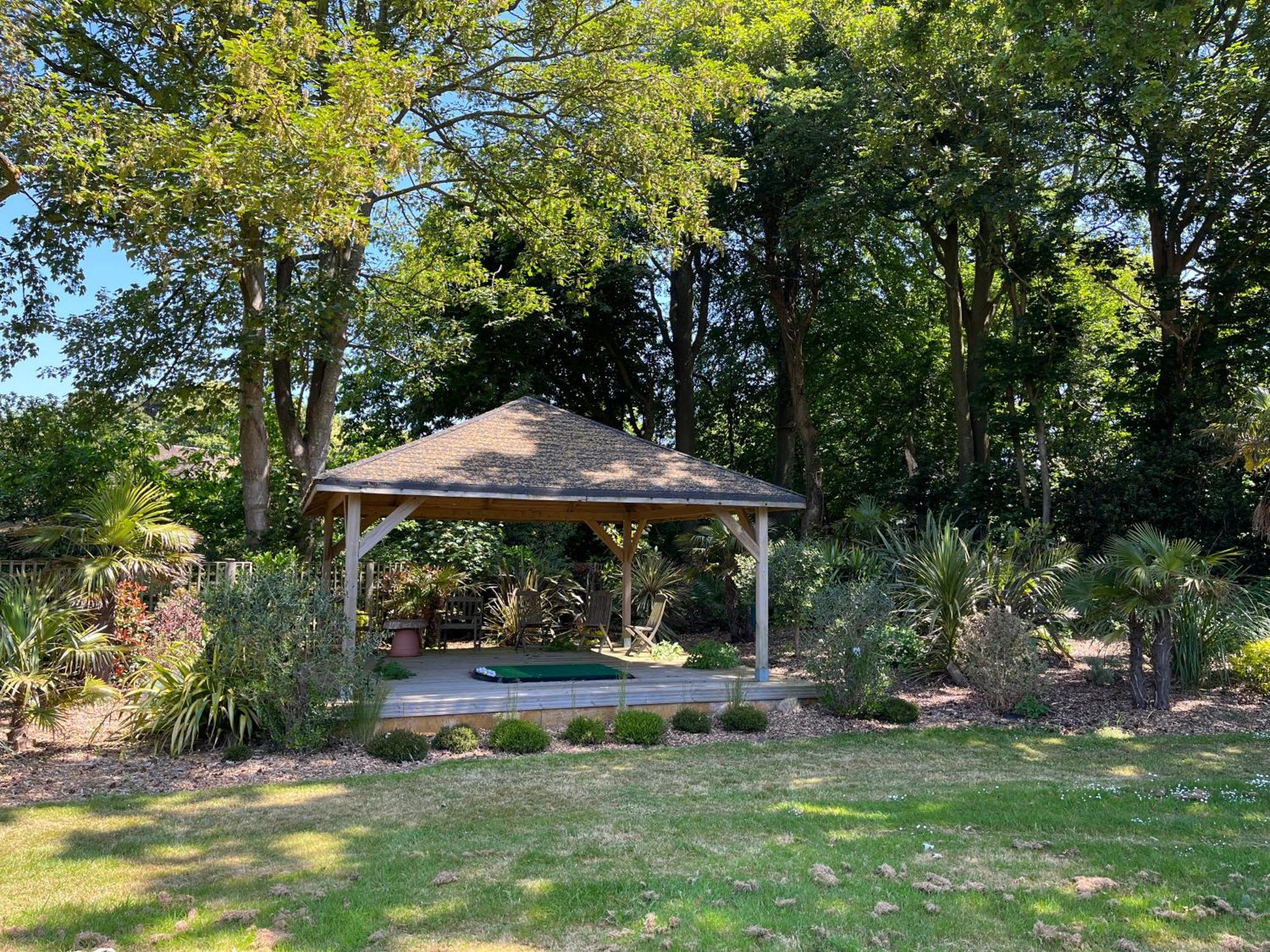 Stay At 'The Elms' In Tranquil Church Norton, Selsey - Ground Floor Bedroom, Own Private Bathroom, Quiet Beach, 2 Acre Garden By The Sea, On Edge Of Wildlife Nature Reserve Esterno foto